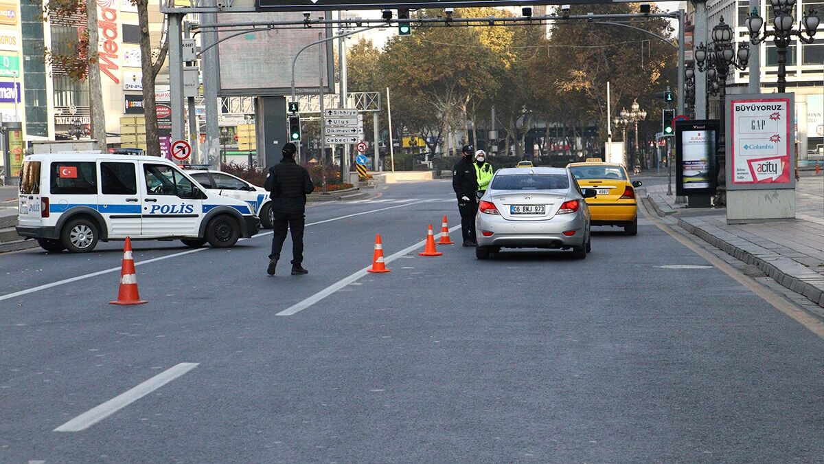 Sokağa çıkma kısıtlamasının ikinci gününde de sokaklar boş