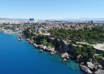 Falezler üzerindeki binalar hasar görecek