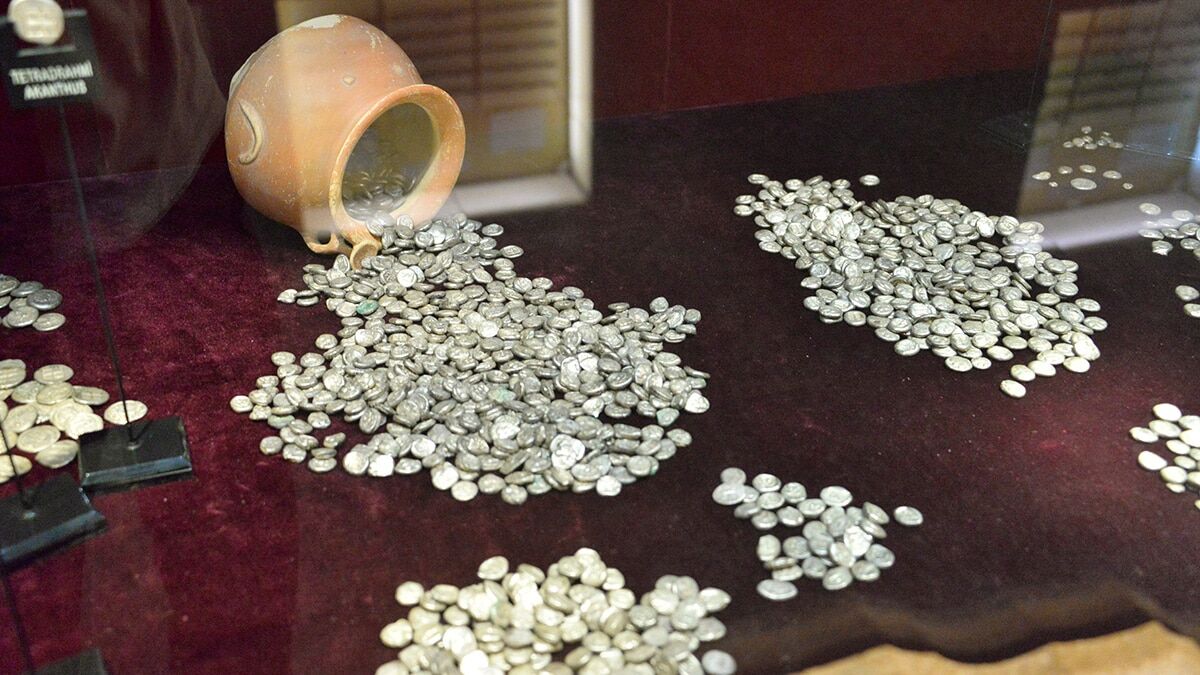 Müze ve ören yerlerinde büyük güvenlik açığı oluştuğu, tarihi eserlerin risk altında olduğu kaydedildi.