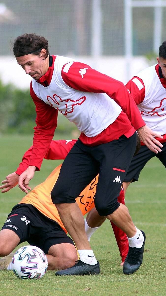 Fraport TAV Antalyaspor ile Atakaş Hatayspor, Süper Lig'in 15'inci haftasının kapanış maçında, 44 yıl sonra birbirlerine rakip olacak.