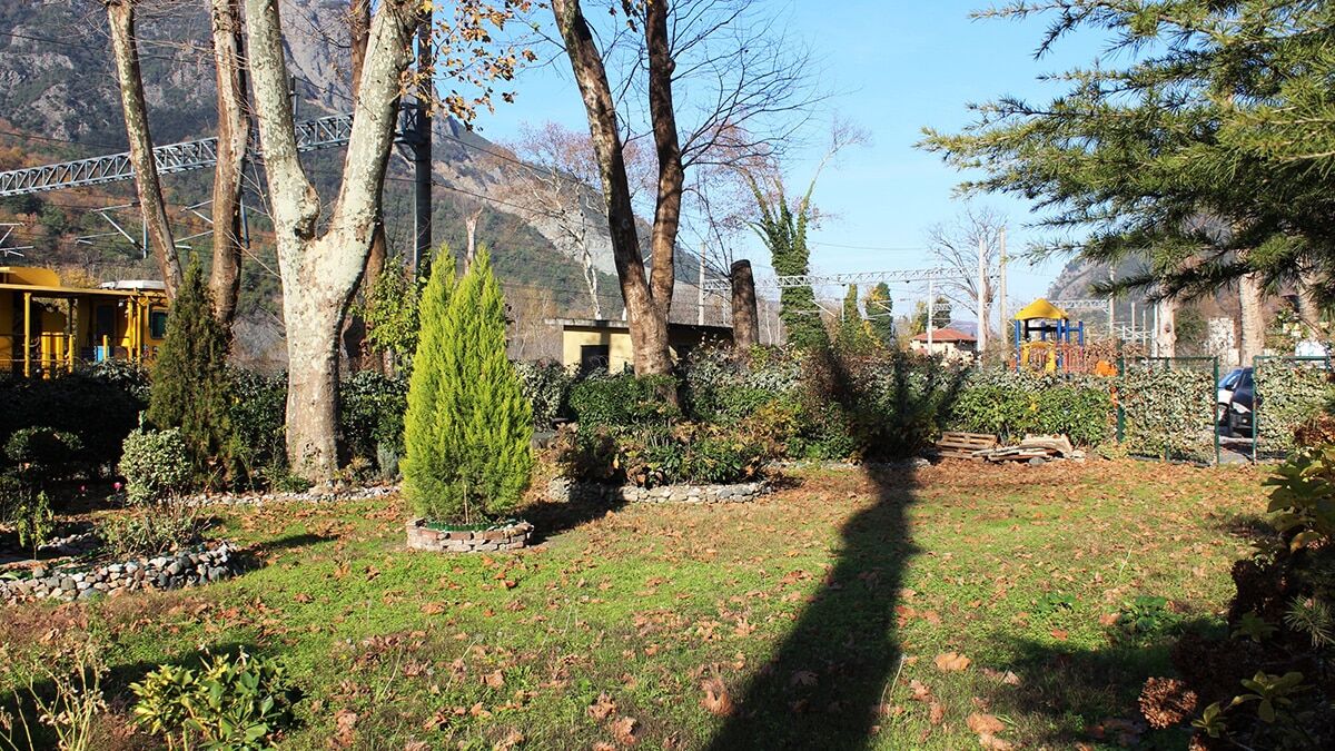 Sakarya'nın Geyve ilçesinde restore edilerek sosyal tesis haline getirilen, asırlık tarihe sahip Doğançay Tren İstasyonu fotoğrafçıların uğrak noktası haline geldi.