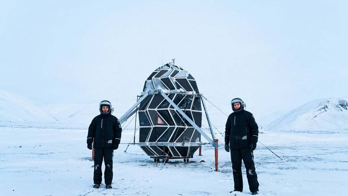 Ay'daki zorlu yaşam koşullarını deneyimledi
