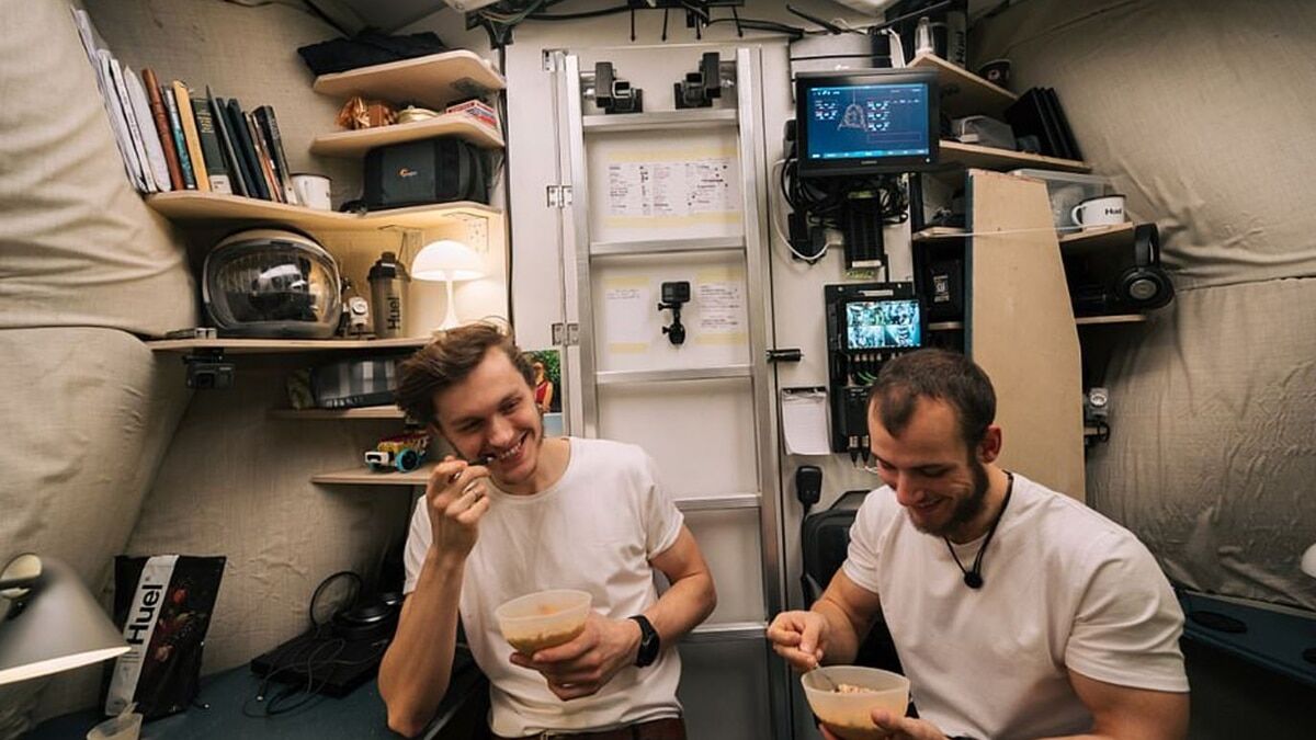 Ay'daki zorlu yaşam koşullarını deneyimledi