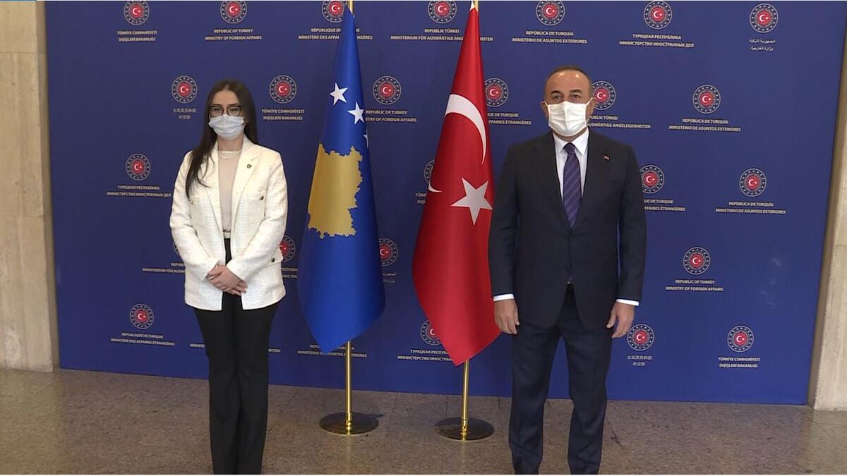 Çavuşoğlu, "Bölgesel konularda farklı taraflarda da olsak Rusya ile iş birliğimiz var. İmzalayabileceğimiz taslak anlaşmaları gözden geçireceğiz" dedi.