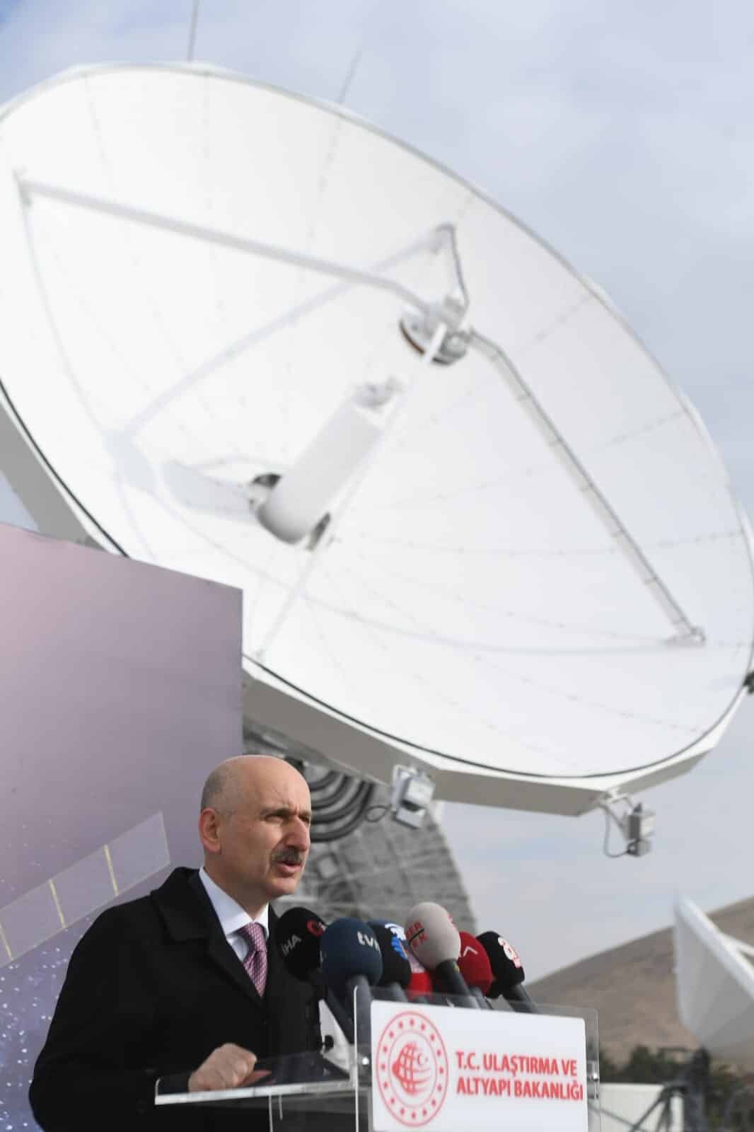 Türksat 5A ve Türksat 5B uydularından hizmet sunulacak yeni frekans bantları için, Gölbaşı merkez kampüsümüzde yer istasyonları kurulum çalışmalarında son aşamaya geldik