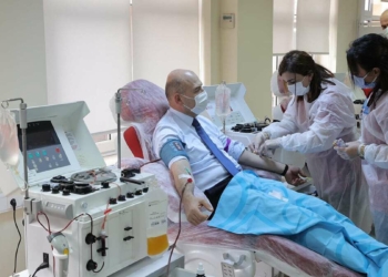 Soylu, Türk Kızılay'a immün plazma bağışladı