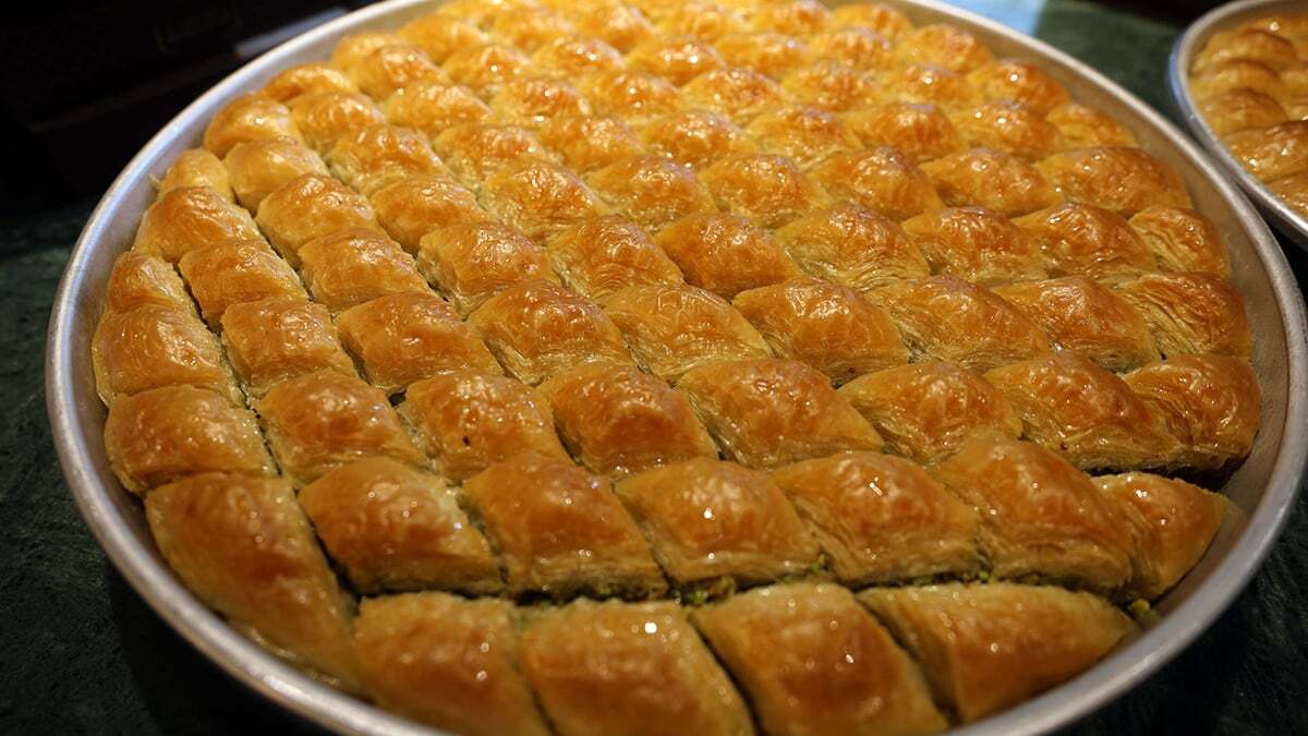 Gaziantep'in simgelerinden olan baklava üretimi, koronavirüs salgını sürecinde yüzde 25 oranında düştü.