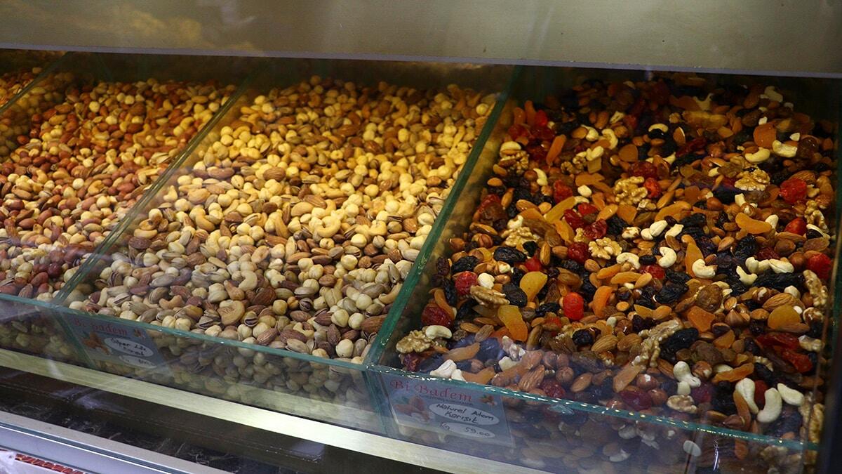 Kuru gıdalarda koronavirüs riski olmadığını söyleyen Çalışkan, aflatoksini maddesinin risklerine karşı güvendiğiniz yerlerden almalısınız uyarısında bulundu.