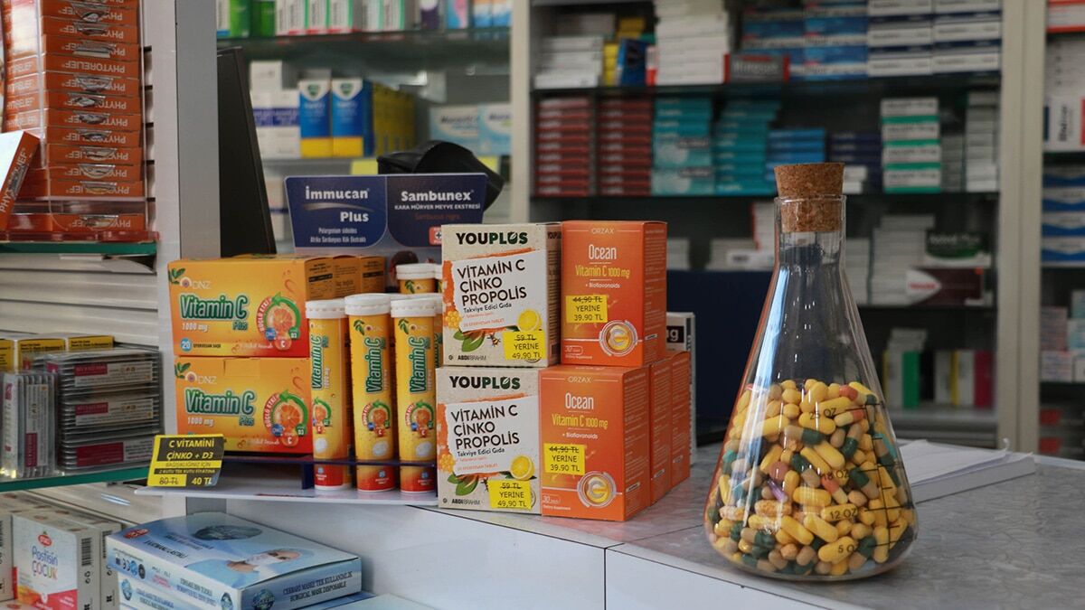 Dünyayı etkisi altına alan koronavirüs salgını, bağışıklık sistemi düşük olan kişileri olumsuz etkiliyor.