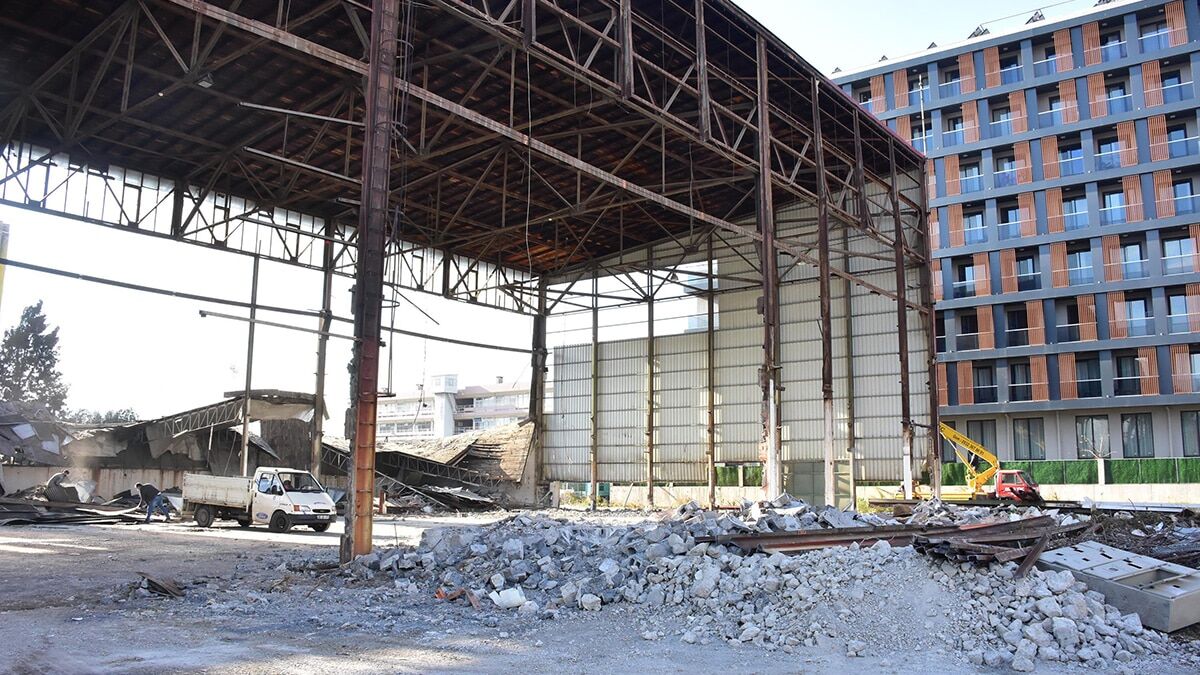 Aktaş, İzmir depremi sonrası konut ihtiyacının arttığı Bornova'da yeni bir yaşam alanı oluşturacak çalışmalarına başladıklarını açıkladı.