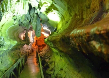Çal Mağarası'na yılın 11 ayı 182 bin 511 turist geliyor