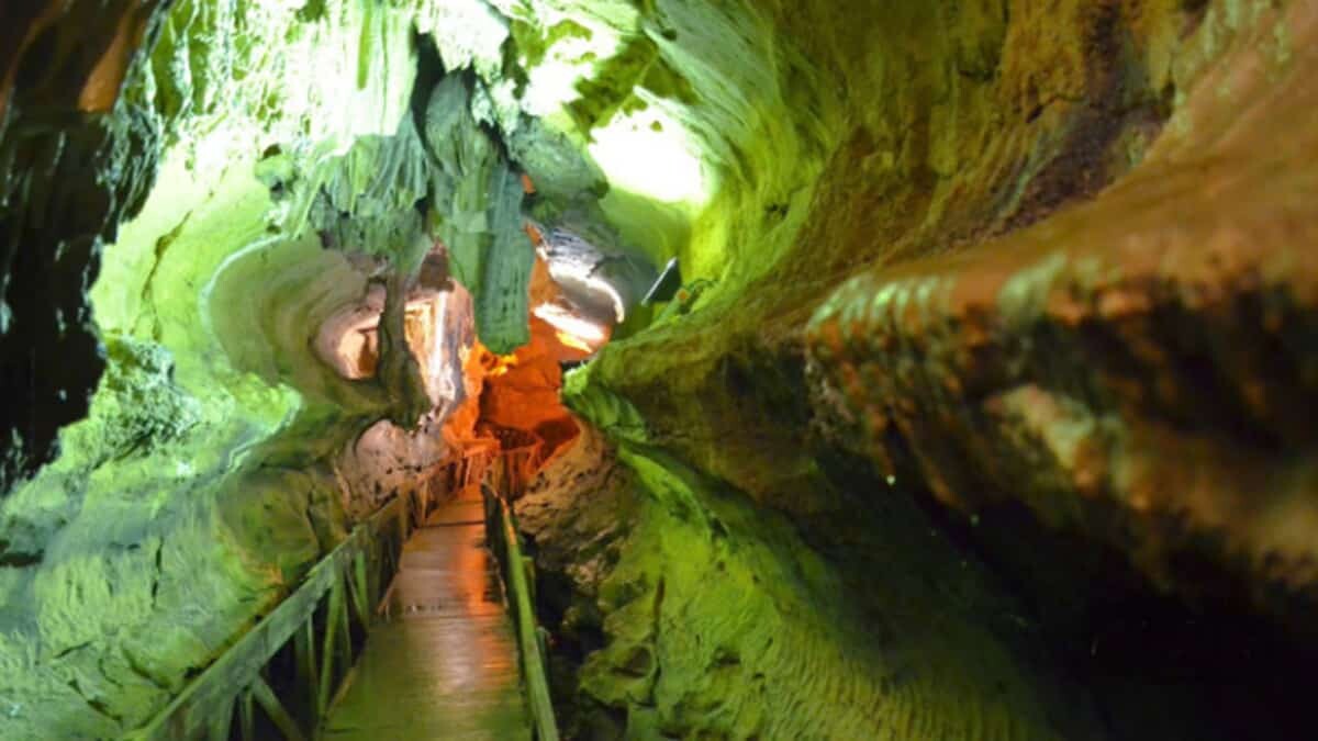 Çal Mağarası'na yılın 11 ayı 182 bin 511 turist geliyor