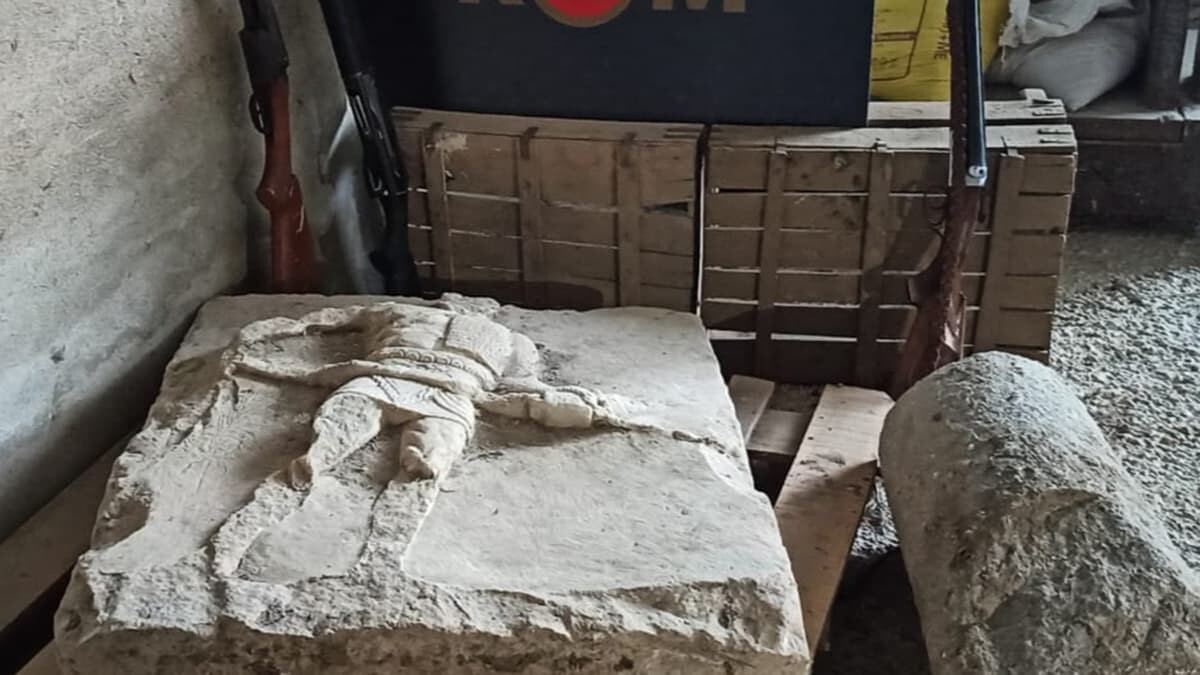 2000 yıllık Gladyatör Rölyefi ele geçirildi