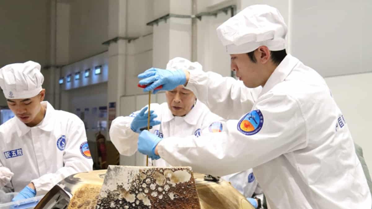 Çang'ı-5 uzay aracı Ay'dan alınan taş örneklerini Pekin'e ulaştırdı