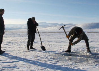 Çıldır Gölü'nde Eskimo usulü balık avı