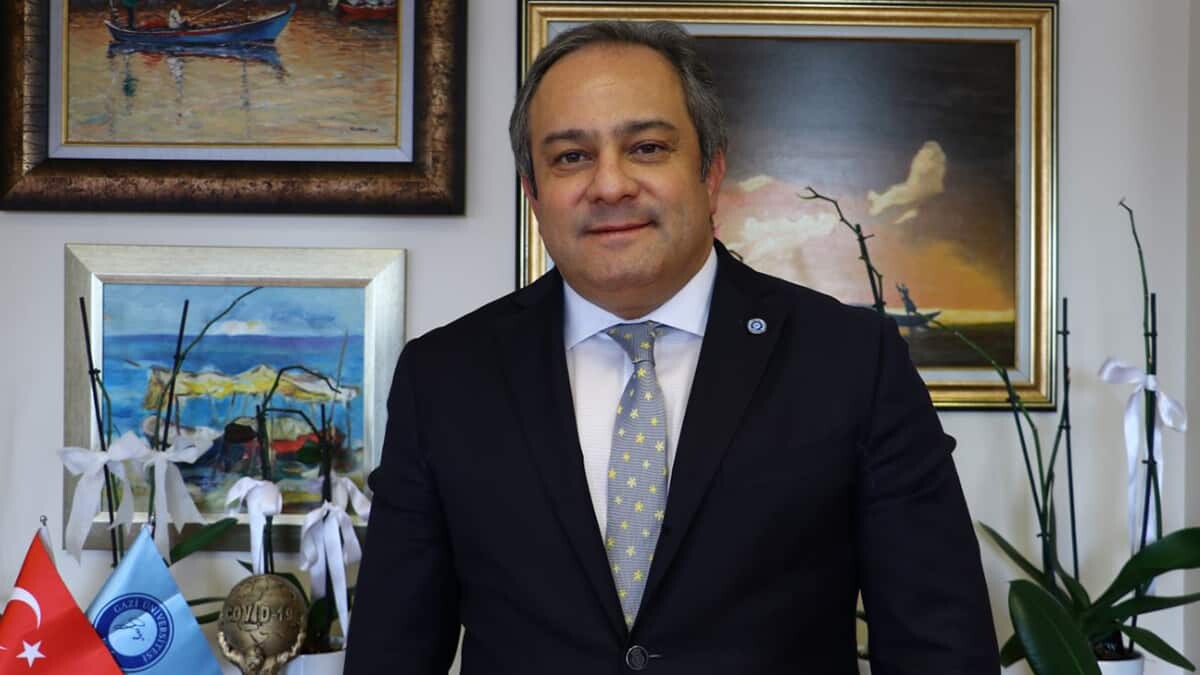 Uzmanlar, koronavirüs tedavisinde verilen ilaçları kullanmakta tereddüt eden vatandaşları uyardı. "Covid-19'da ilaç kullanılmaması ölüme götürebilir" dedi.