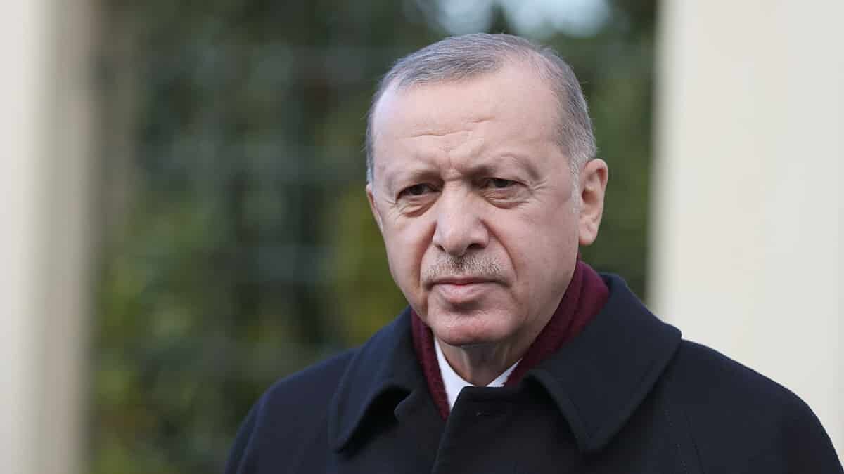 Cumhurbaşkanı Erdoğan, cuma namazını Üsküdar'daki Hz. Ali Camii'nde kıldı.