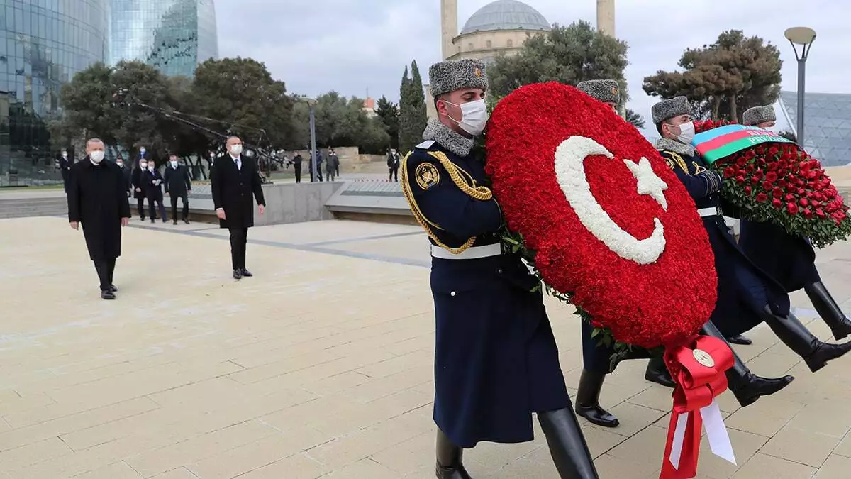 Erdoğan, bakü'deki türk şehitliği'ni ziyaret etti