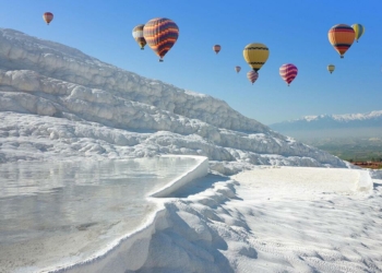 Turistler, kısıtlama boyunca Pamukkale'de sıcak hava balon turu yapabilecek.