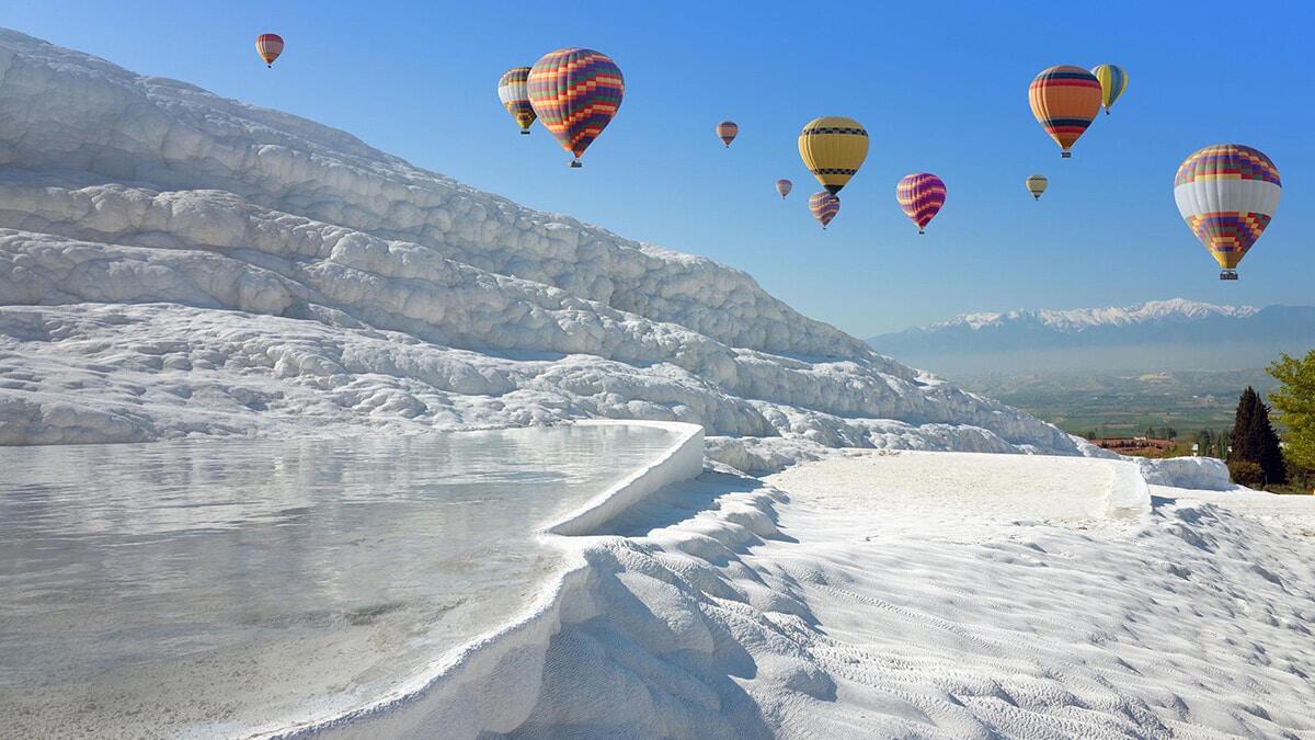 Turistler, kısıtlama boyunca Pamukkale'de sıcak hava balon turu yapabilecek.