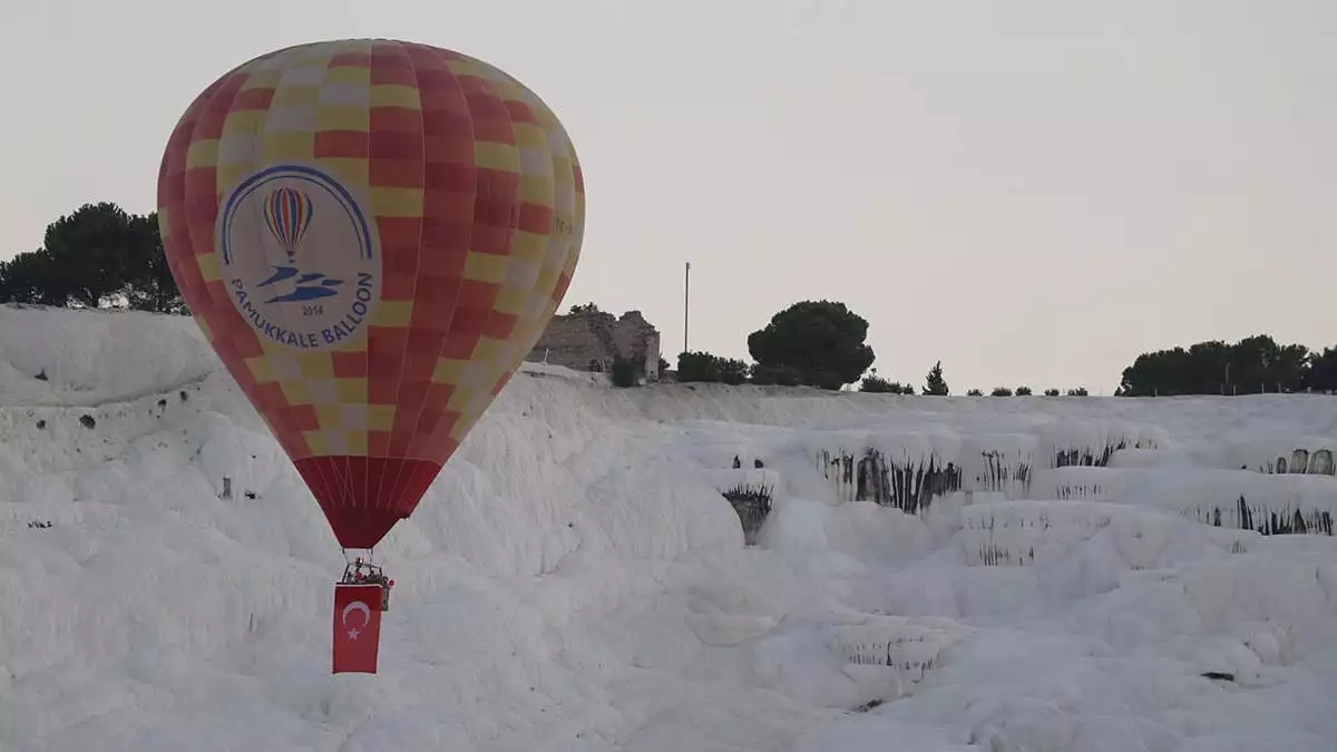 Kısıtlamada sıcak hava balon turu