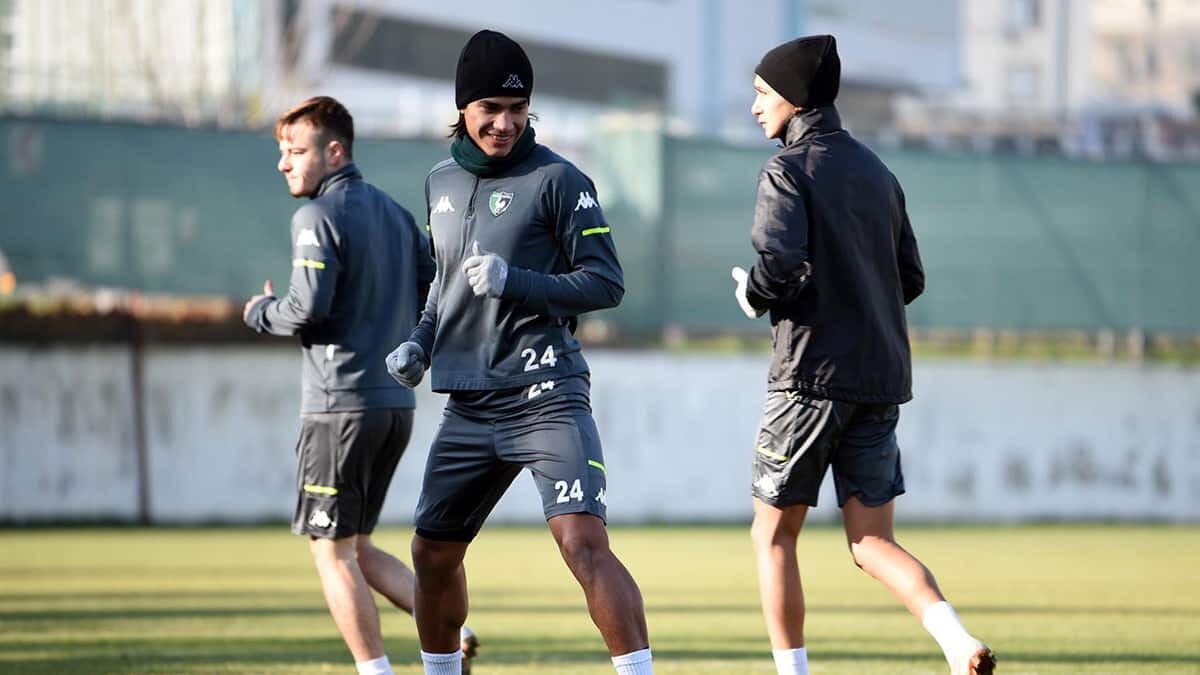 Süper Lig'de son olarak Büyükşehir Belediye Erzurumspor'u 2-1 yenerek art arda aldığı 2 galibiyetle puanını 12'ye yükselten Yukatel Denizlispor 17'nci sıraya çıkarak düşme hattından kurtuldu.