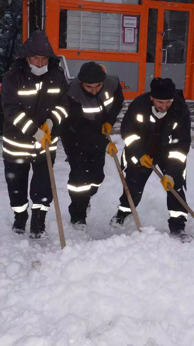 Doğu anadolu'da 661 köy yolu kardan kapandı