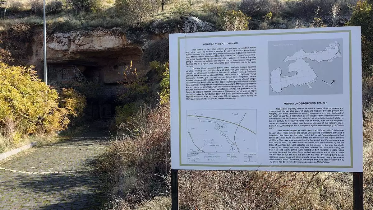 Gaziantep'te, mağara ve tapınaklarıyla görenleri hayran bırakan dülük antik kenti'nin duvarlarına isimler ve şekiller çizildi. Bölge sakinleri, duvarları yazı tahtasına çevrilen antik kentin turizme kazandırılmasını istiyor.