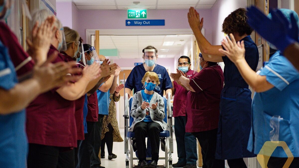 Koronavirüs aşısının şişesi Margaret Keenan müzesinde