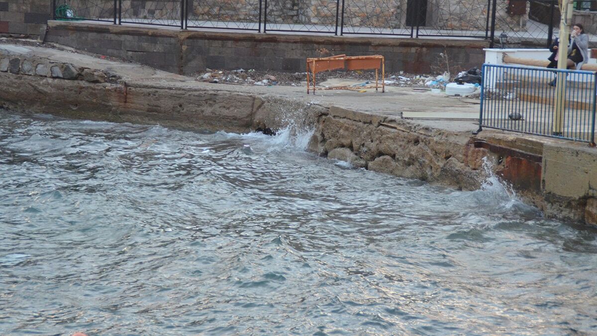 Yer yer fırtınaya dönüşmesi beklenen lodosun, 27 Aralık Pazar gününe kadar bölgede olumsuzluk yaratabileceği ifade edildi.