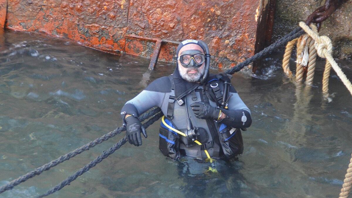 Ege Bölgesi'nde yarın gece yarısına kadar sürmesi beklenen kuvvetli lodos nedeniyle vatandaşların, soba ve baca gazı zehirlenmesi ile çatı uçması, ağaç ve direk devrilmesi gibi olaylara karşı dikkatli olması istendi.