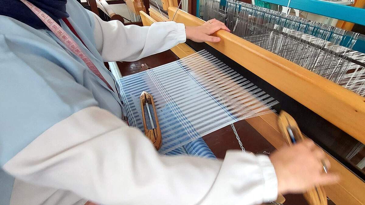 Zonguldak'ın Ereğli ilçesinde kurulan ‘Elpek Dokuyan Eller Kadın Girişimi Üretim ve İşletme Kooperatifi’ndeki kadınlar unutulmaya yüz tutmuş elpek bezini gelecek nesillere taşıyor.