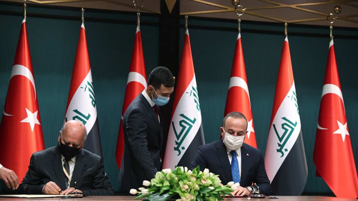 Cumhurbaşkanı Recep Tayyip Erdoğan, Türkiye'ye resmi ziyarette bulunan Irak Başbakanı Mustafa Kazımi ile baş başa ve heyetler arası görüşmelerin ardından ortak basın toplantısı düzenledi.