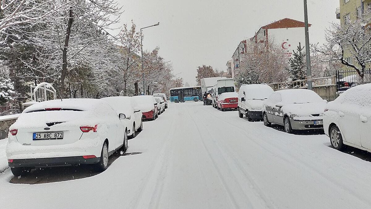 Güne karla uyandılar