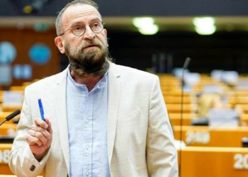 Eşcinsellik karşıtı Macar vekil eşcinsel partisinde yakalandı
