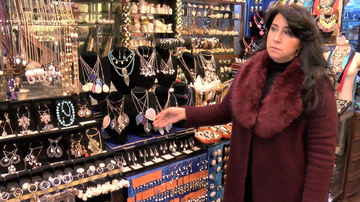 Lületaşı ustalarından Fehmi Yavuz, "Ben bu taşa aşığım. Her işimi bırakıyorum, ocağa gelip bu taşa sarılıyorum. Bizim meslek odamız bile yok. Sayımız az olduğu için. Biz saatçiler odasına kayıtlıyız" dedi.