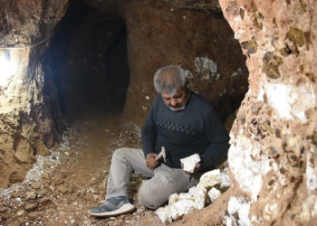 Beyaz altın lületaşı yerin 100 metre altından çıkarılıyor