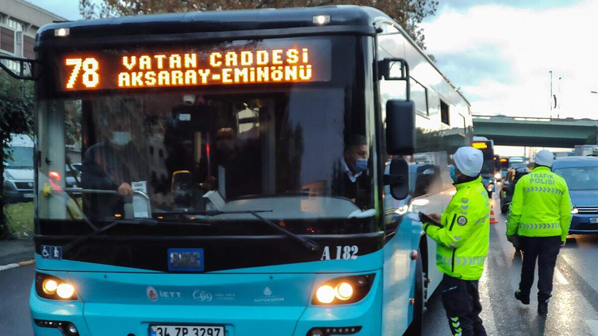 Fatih'te toplu taşıma araçlarında koronavirüs denetimi