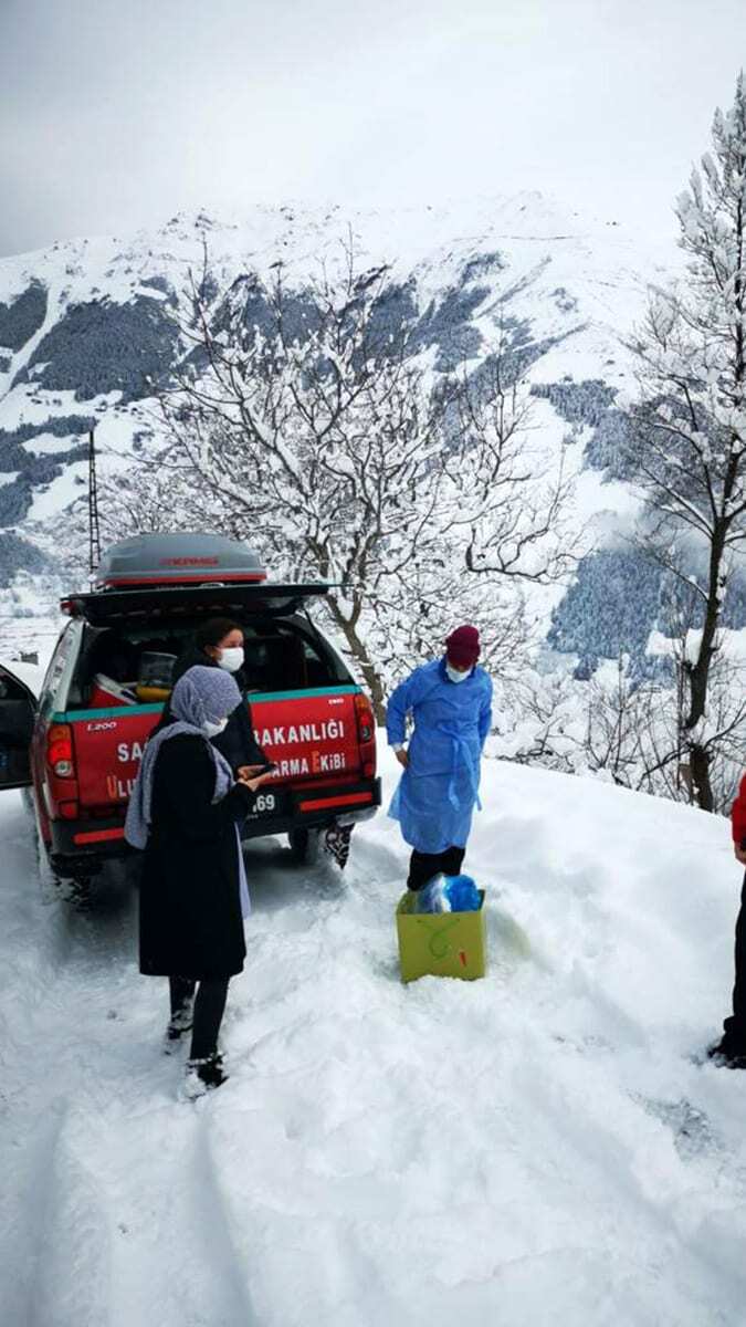 Filyasyon ekipleri yoğun kar yağışına rağmen görevde