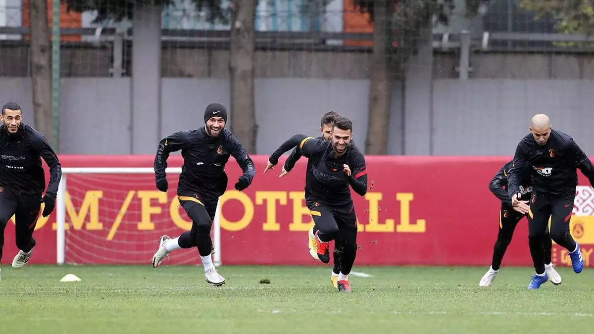 Galatasaray darıca gençlerbirliği maçı hazırlıklarına devam etti