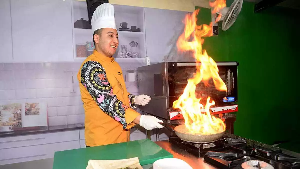 Erkan, gastronomi kenti hatay’ın tüm lezzetlerini geçmişten geleceğe aktarma çabasında olduklarını söyledi.