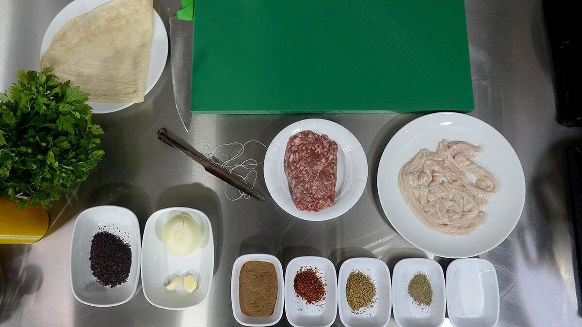 Birleşmiş Milletler Eğitim, Bilim ve Kültür Örgütü (UNESCO) tarafından gastronomi alanında 'Yaratıcı Şehirler Ağı'na layık gören Hatay’ın unutulan lezzeti ‘sasiço’, şeflerin ellerinde yeniden topluma tanıtılıyor.