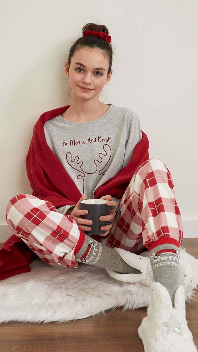 Yeni yıl için özel ev giyim ve pijama koleksiyonu