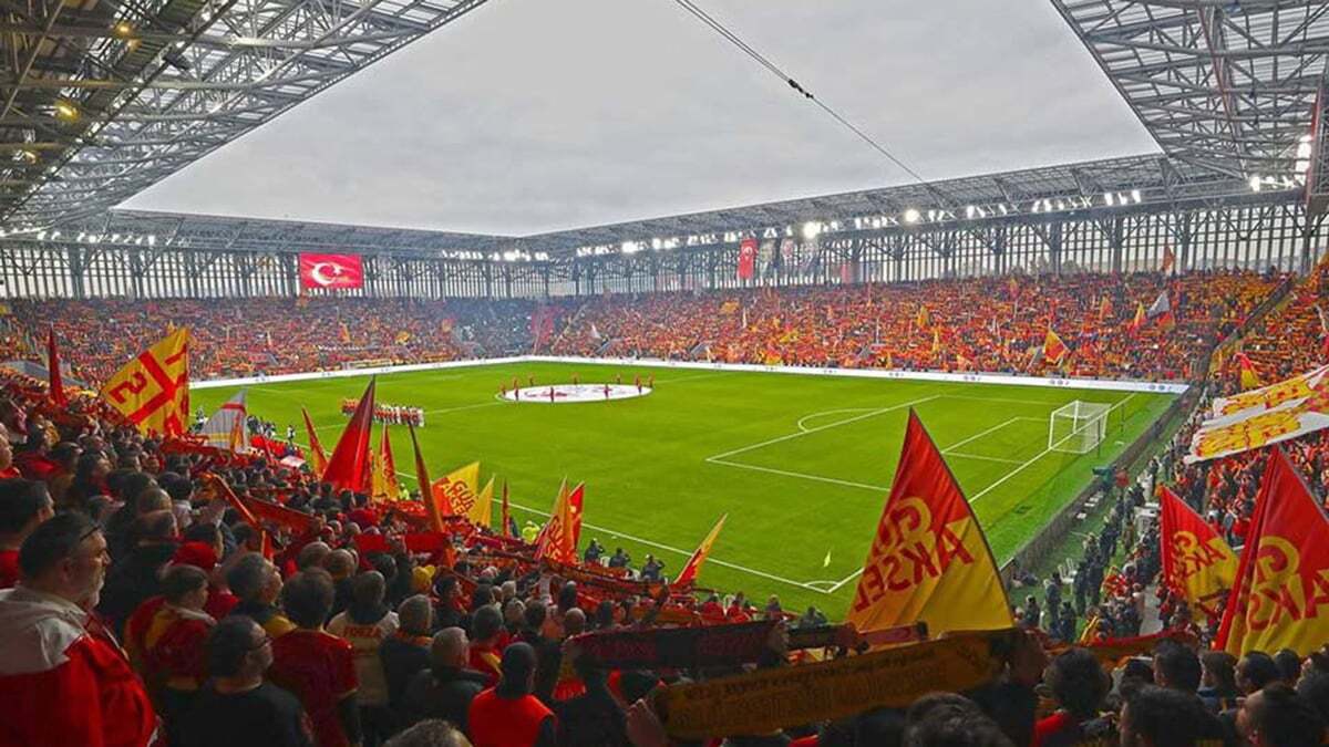 Süper Lig ekiplerinden Göztepe, 2020 yılı başında Beşiktaş maçıyla hizmete açılan yeni evi Gürsel Aksel Stadı'nın tadını çıkaramadı.