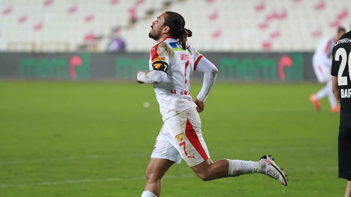 Oyuncularım maça iyi konsantre oldu. 90 dakika iyi mücadele ettik. Ciddiyetimizi koruyarak aynı şekilde çalışmaya devam edeceğiz.