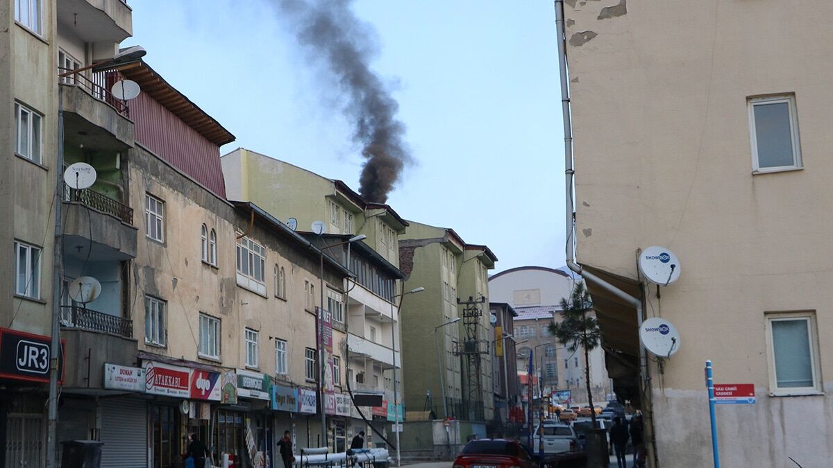 Çevre ve Şehircilik Bakanlığı'nın verilerine göre Türkiye'de havası en temiz il Bursa olurken, Düzce ve Ankara'dan sonra Hakkari ise en kalitesiz havayı soluyan 3. il olarak açıklandı.