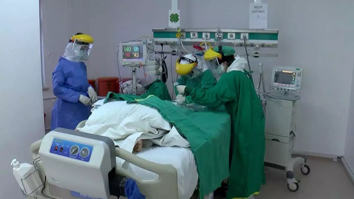 Virüsten yaşamını yitiren sağlık çalışanı sayısı 216'ya ulaştı