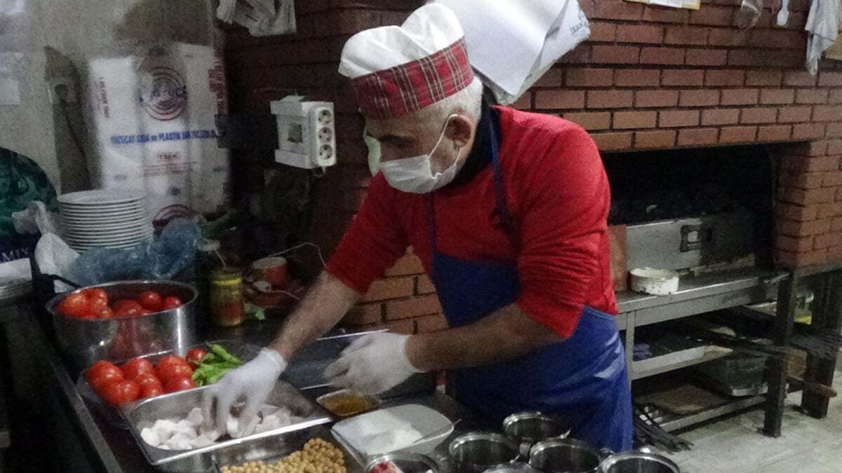 Kars- Iğdır çevresinde çok yaygın olarak pişirilen ve zevkle tüketilen bozbaş yemeği; kuzu inciği, nohut ve kuyruk yağıyla yapılıyor. Yemeğin özellikle pişirme yöntemi ilgi çekiyor.