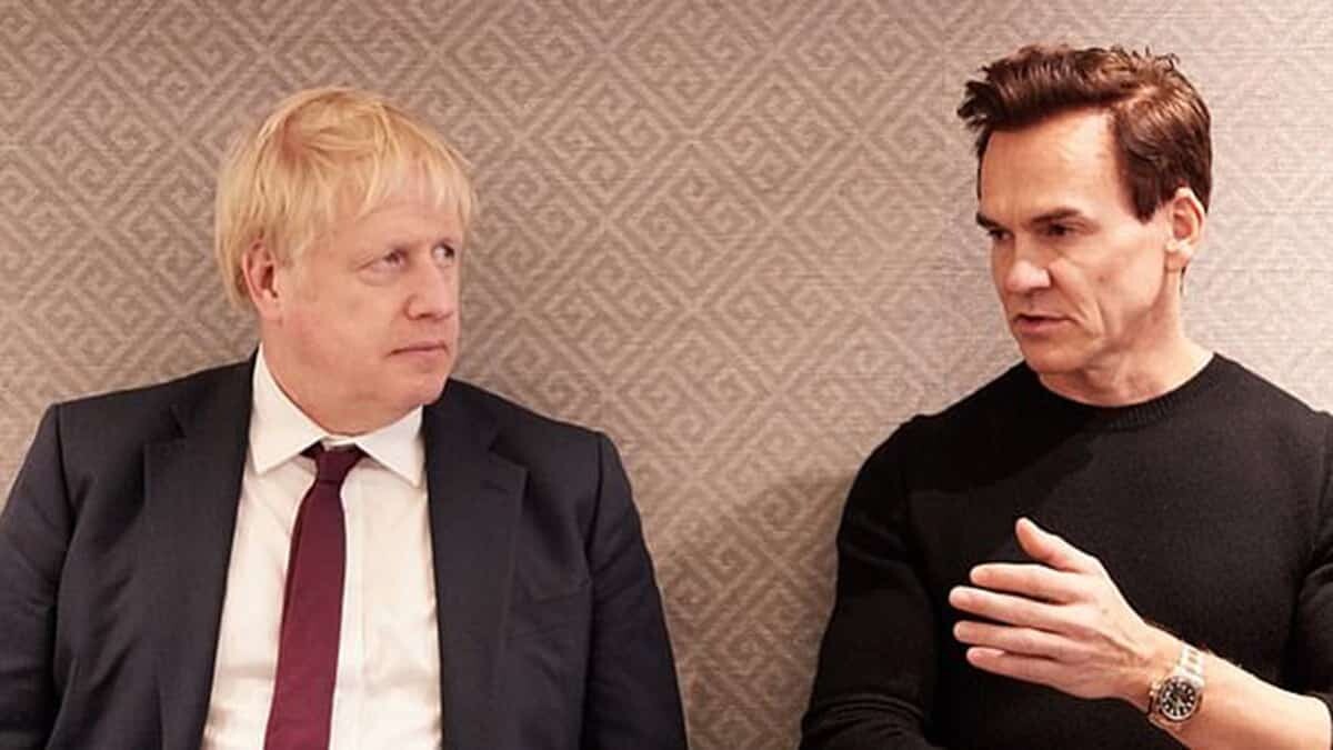 Molding'in şirkette hali hazırda 1,6 milyar sterlin değerinde yüzde 25 oranında hissesi bulunuyor.