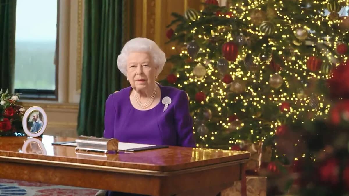 İngiltere Kraliçesi 2'nci Elizabeth ulusa seslendi